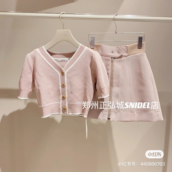 SNIDEL BARRIER PUFF SLEEVE CROPPED KNIT TOPS - Picture 3 of 6